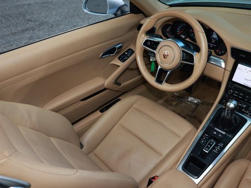 Used 2017 Porsche 911 Carrera 4 AWD/4WD image 24