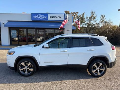 Used 2019 Jeep Cherokee Limited FWD image 26