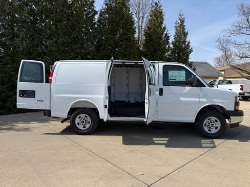 New 2026 GMC Savana 2500 w/ Driver Convenience Package RWD image 24