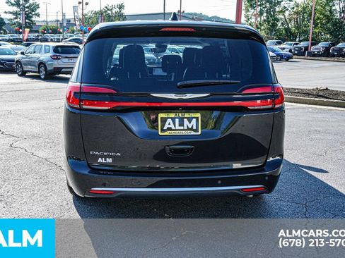 Used 2023 Chrysler Pacifica Touring-L FWD image 10