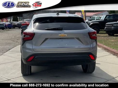 Used 2024 Chevrolet Trax LS w/ LS Convenience Package image 6