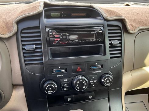 Used 2008 Kia Sedona LX image 9