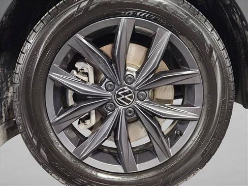 Used 2022 Volkswagen Tiguan SE FWD image 21