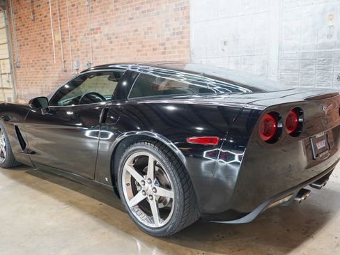 Used 2007 Chevrolet Corvette Coupe w/ Preferred Equipment Group RWD image 16