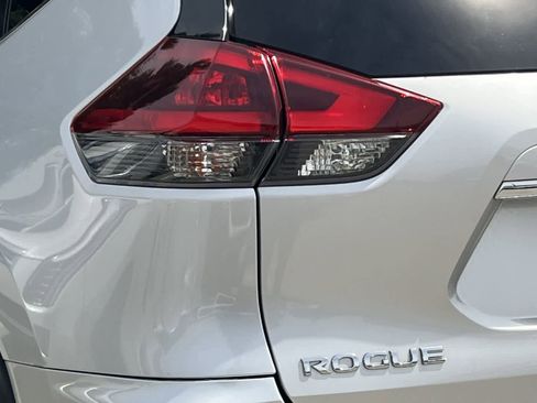 Used 2018 Nissan Rogue SL w/ Premium Package FWD image 35