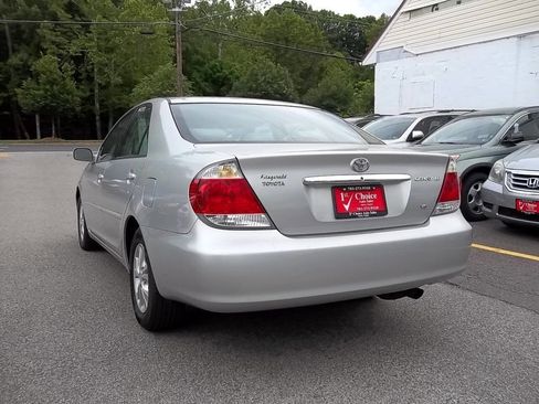 Used 2005 Toyota Camry LE FWD image 3