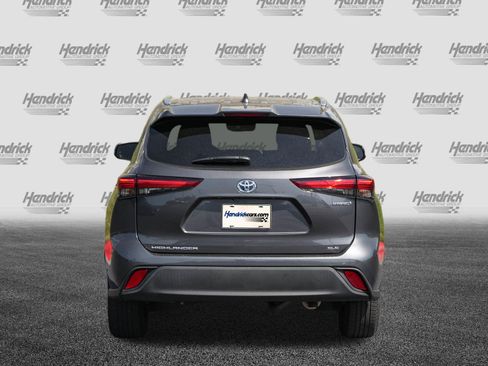 Used 2021 Toyota Highlander XLE FWD image 8