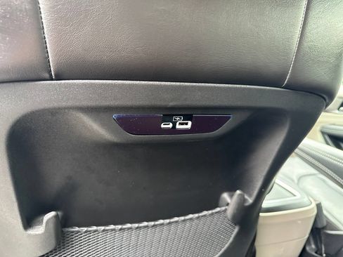 Used 2023 Chrysler Pacifica Touring-L FWD image 24