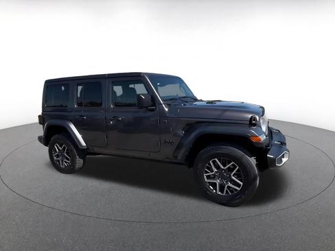 Used 2025 Jeep Wrangler Unlimited Sahara AWD/4WD image 2
