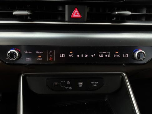Used 2026 Kia Carnival FWD image 30