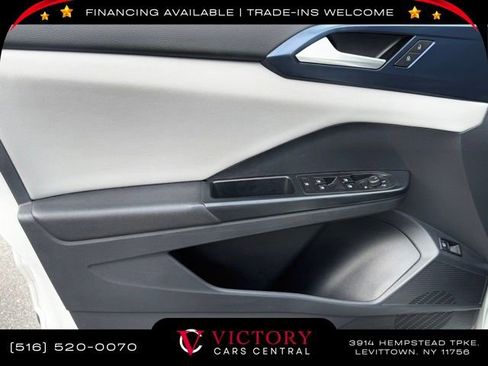 Used 2023 Volkswagen Taos SE image 12