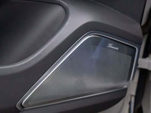 Used 2020 Porsche Cayenne Turbo image 15