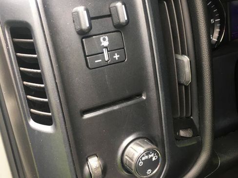 Used 2018 Chevrolet Silverado 1500 Custom w/ Custom Value Package AWD/4WD image 21