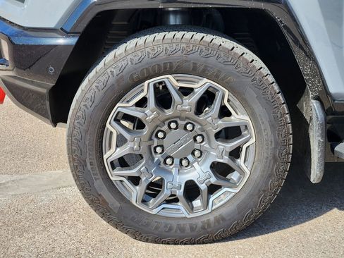 Used 2025 GMC Hummer EV 3X w/ LPO, Sport Package AWD/4WD image 10