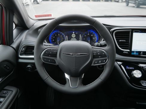 New 2026 Chrysler Pacifica Select image 10