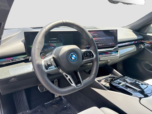 Used 2025 BMW i5 xDrive40 w/ M Sport Package AWD/4WD image 7