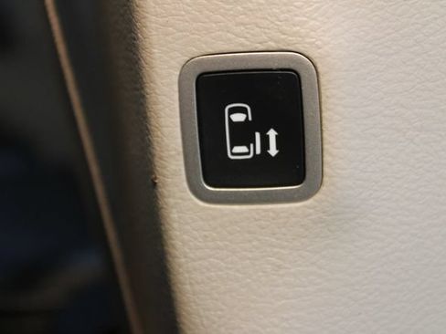 Used 2022 Chrysler Pacifica Touring-L FWD image 15