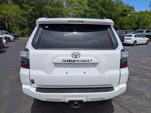 Used 2024 Toyota 4Runner SR5 AWD/4WD image 6