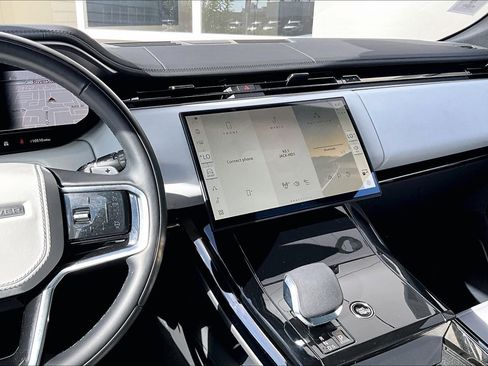 Used 2025 Land Rover Range Rover Sport image 6