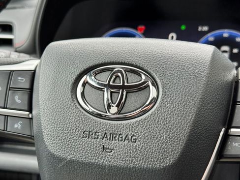 Used 2025 Toyota Sienna XSE w/ XSE Premium Package image 64