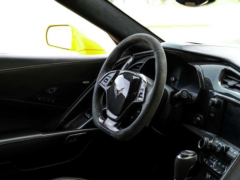 Used 2015 Chevrolet Corvette Z06 w/ 3LZ Preferred Equipment Group image 16