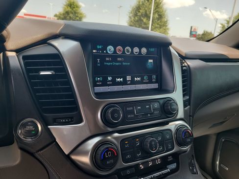 Used 2019 Chevrolet Tahoe Premier RWD image 18