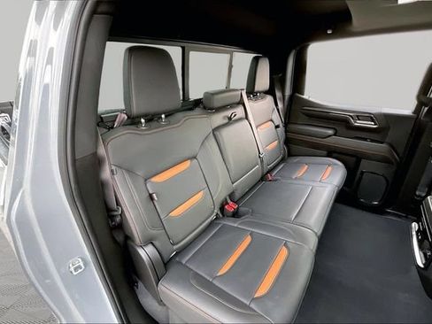 Used 2024 GMC Sierra 1500 AT4 w/ Technology Package AWD/4WD image 17