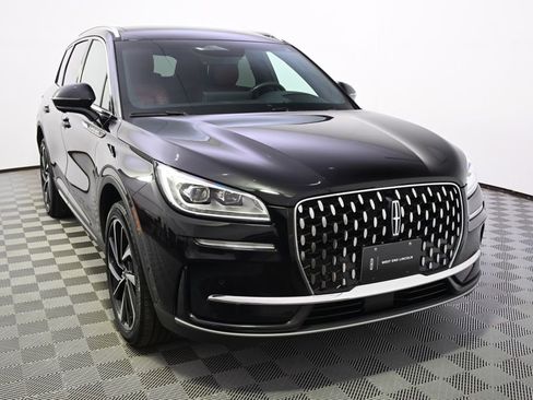 Used 2023 Lincoln Corsair Reserve w/ Equipment Group 202A image 9