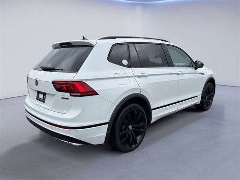 Used 2021 Volkswagen Tiguan SE R-Line image 3