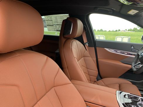 New 2025 BMW 750e xDrive image 21