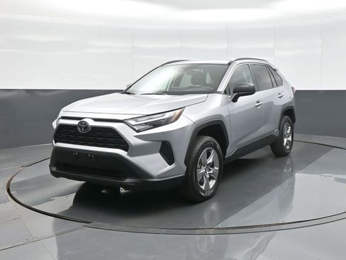 Certified 2025 Toyota RAV4 LE AWD/4WD image 3