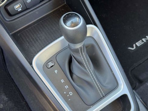 Used 2024 Hyundai Venue SE FWD image 28
