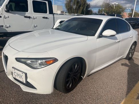 Used 2018 Alfa Romeo Giulia image 2