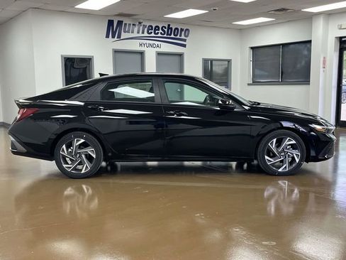 Used 2025 Hyundai Elantra Sport w/ Cargo Package FWD image 4