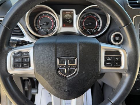 Used 2018 Dodge Journey SE w/ Connectivity Group FWD image 14