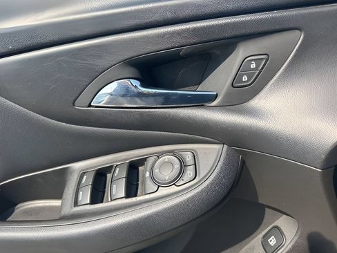 Used 2017 Chevrolet Volt LT w/ Comfort Package FWD image 24