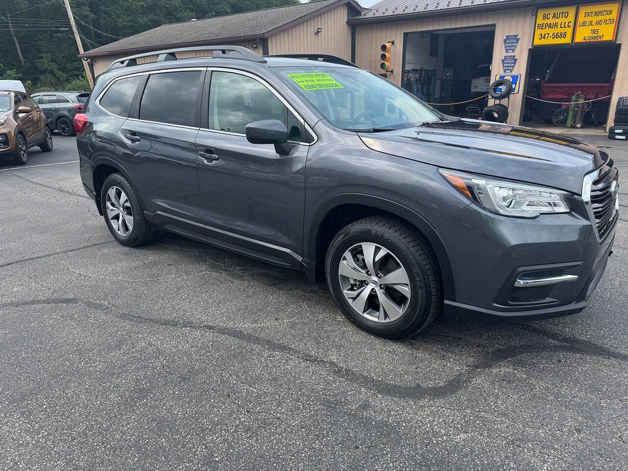 Used 2021 Subaru Ascent Premium w/ Convenience Package AWD/4WD image 1