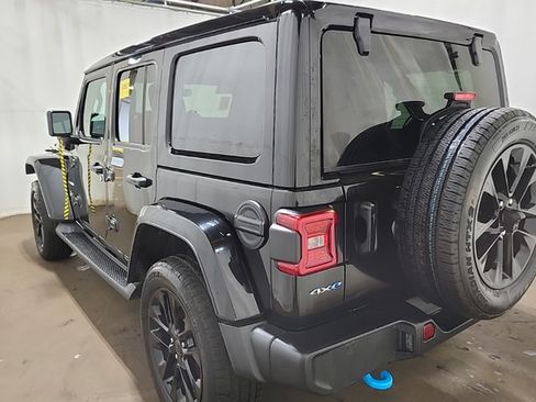 Used 2024 Jeep Wrangler Unlimited Sahara w/ Technology Group AWD/4WD image 17