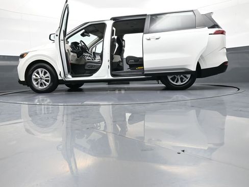 Used 2024 Kia Carnival LX image 48