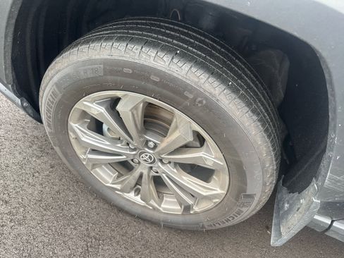 Certified 2025 Toyota RAV4 XLE Premium AWD/4WD image 6