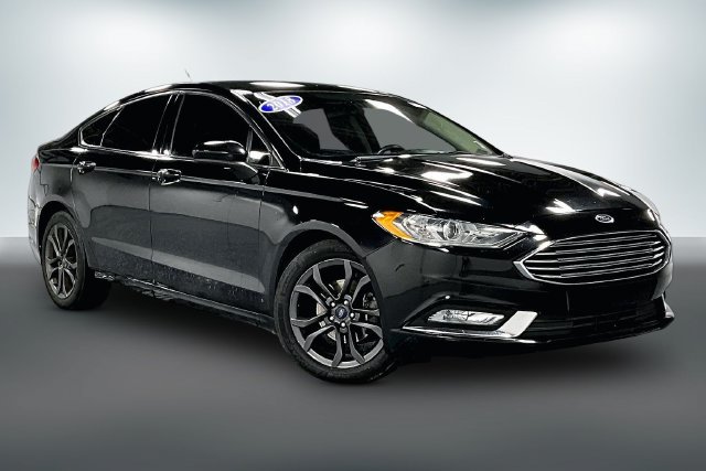 Used 2018 Ford Fusion SE w/ Equipment Group 201A FWD image 1