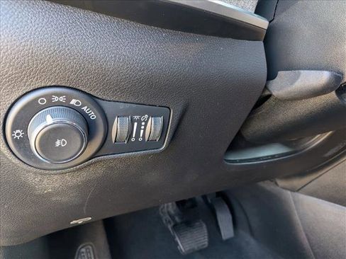 Used 2024 Jeep Compass Latitude image 16