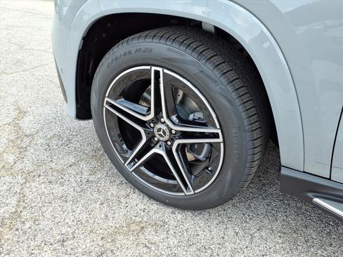 New 2026 Mercedes-Benz GLS 450 4MATIC image 9