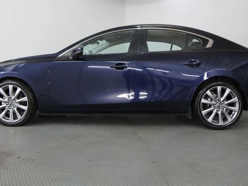 Used 2019 MAZDA MAZDA3 Sedan w/ Preferred Package FWD image 4