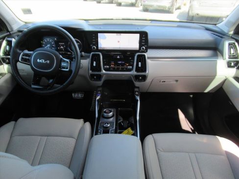 Used 2023 Kia Sorento SX Prestige image 11