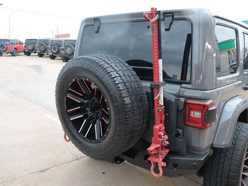 Used 2019 Jeep Wrangler Unlimited Sahara AWD/4WD image 21