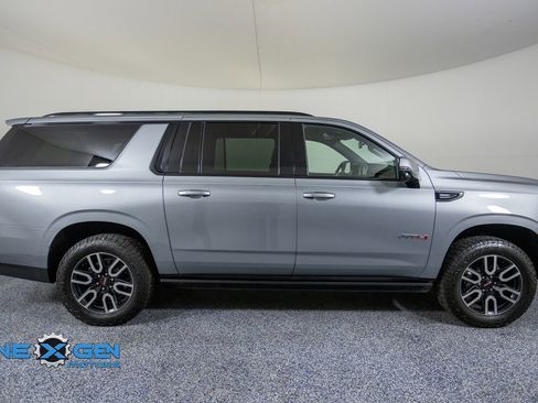 Used 2024 GMC Yukon XL AT4 w/ AT4 Premium Plus Package AWD/4WD image 8