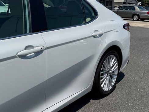 Used 2019 Toyota Camry XLE FWD image 16