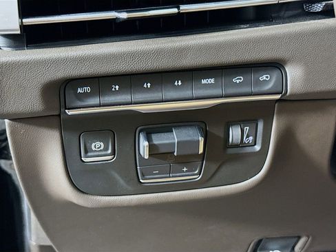 Used 2025 Cadillac Escalade ESV Premium Luxury w/ Touring Package AWD/4WD image 10
