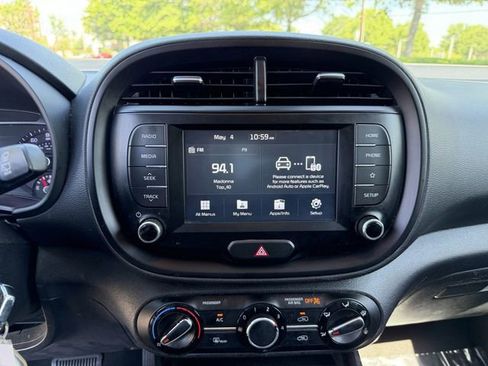 Used 2020 Kia Soul S FWD image 17